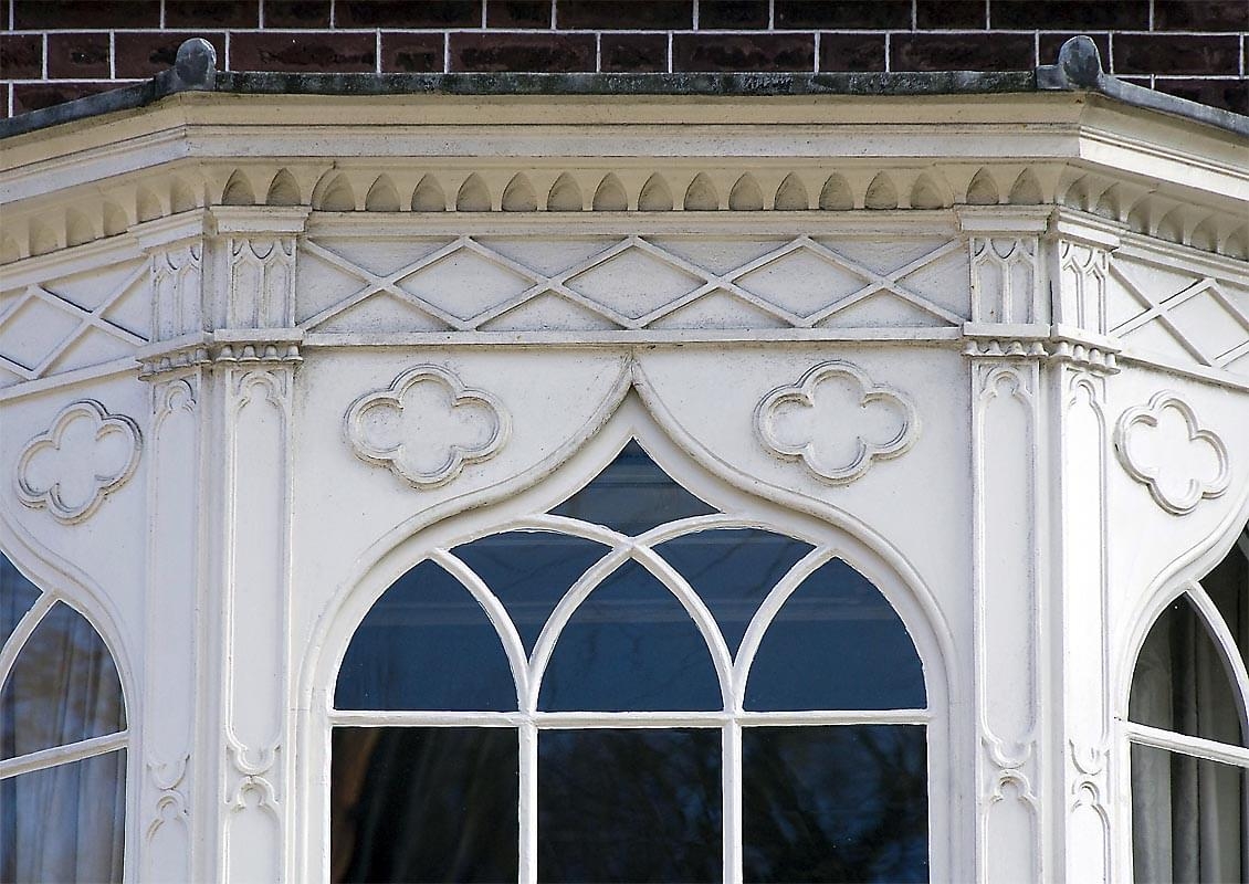 pointed arch crossword clue