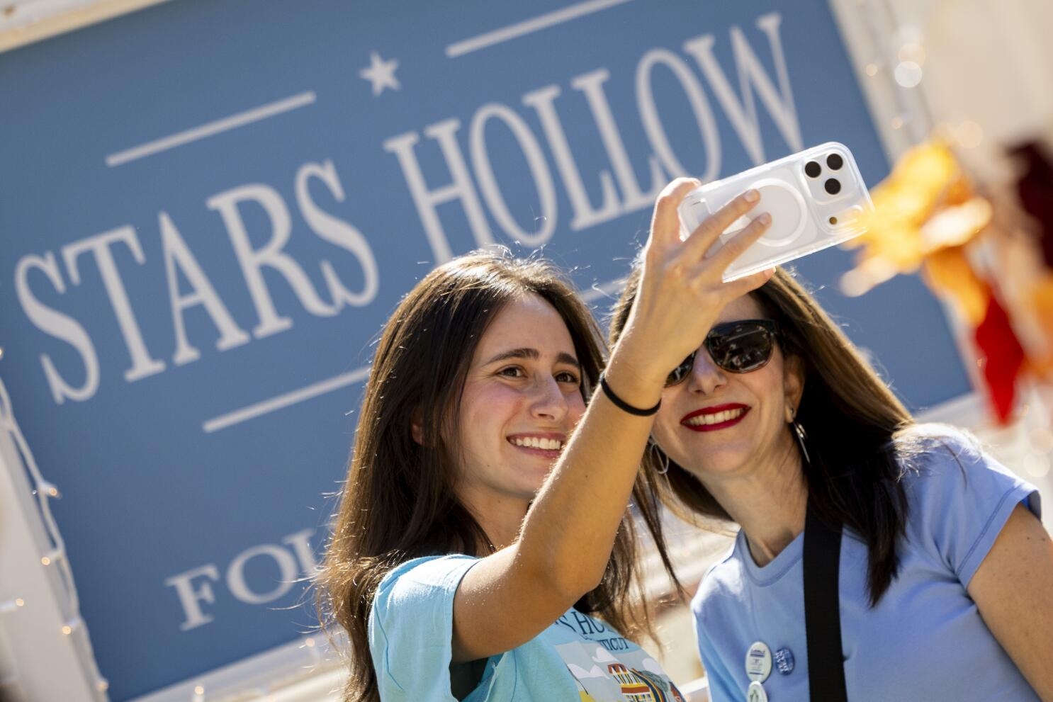 Gilmore Girls At 25 L A Fans Get A Taste Of Stars Hollow Los Angeles Times